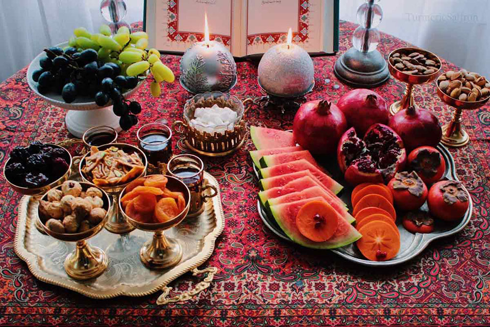 How does Yalda table and decoration look like?