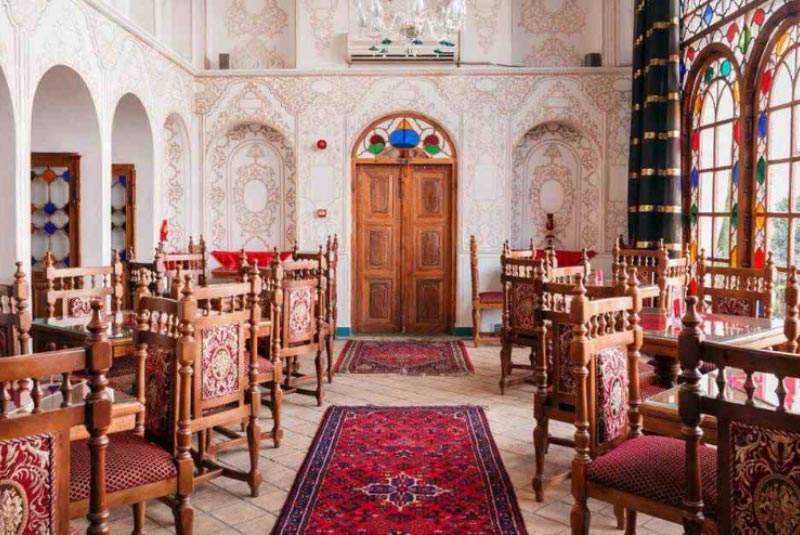 ghasre monshi restaurant in isfahan