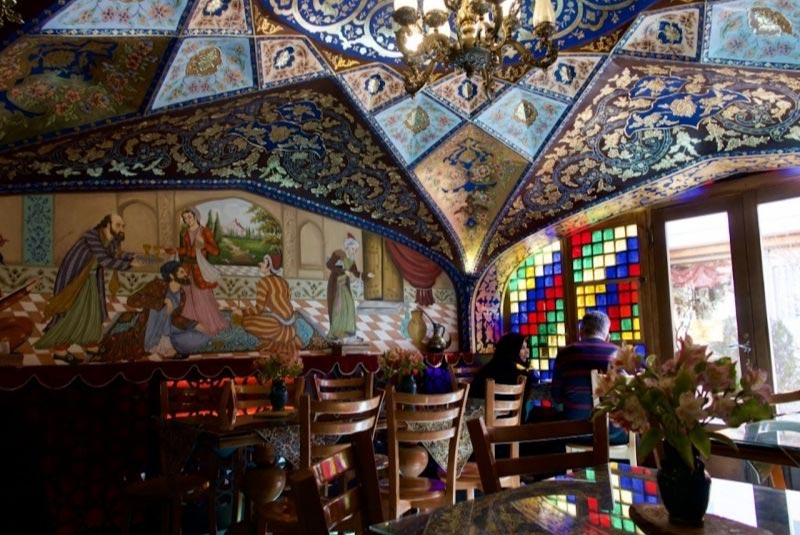 baharnarenj traditional restaurant in isfahan