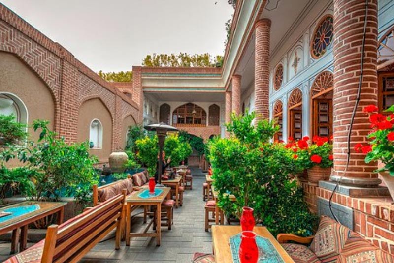 toranj traditional restaurant in isfahan