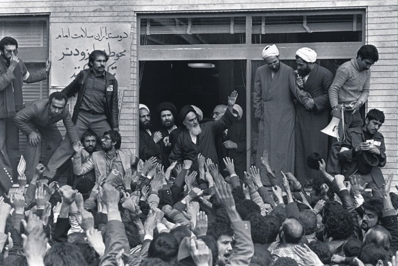 How Iran Became the Islamic Republic of Iran