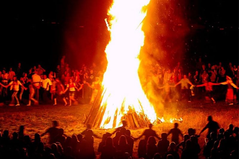 Lễ hội lửa Chaharshanbe Suri (Thứ Tư Đỏ)