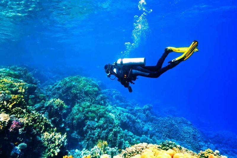 lavan island underwater caves