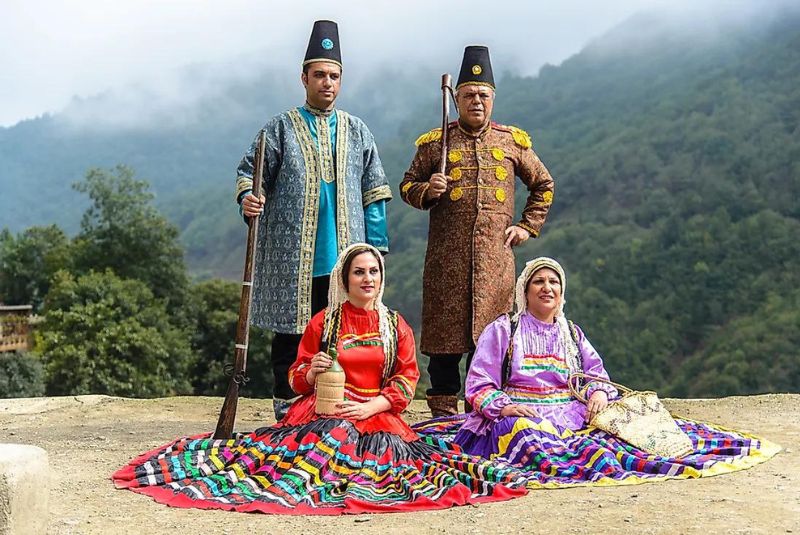 Traditional Clothing of Iran: Unveiling the Threads of Elegance -  EavarTravel