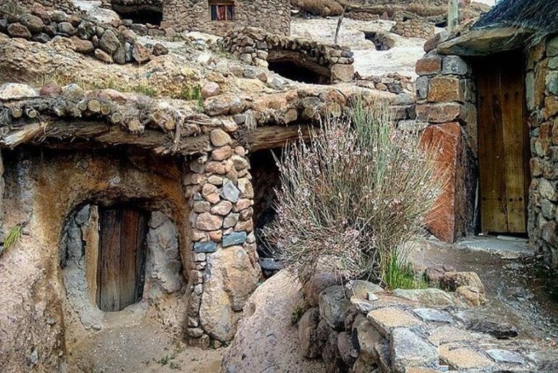 The Architecture of the Unique Houses of Meymand Rocky Village