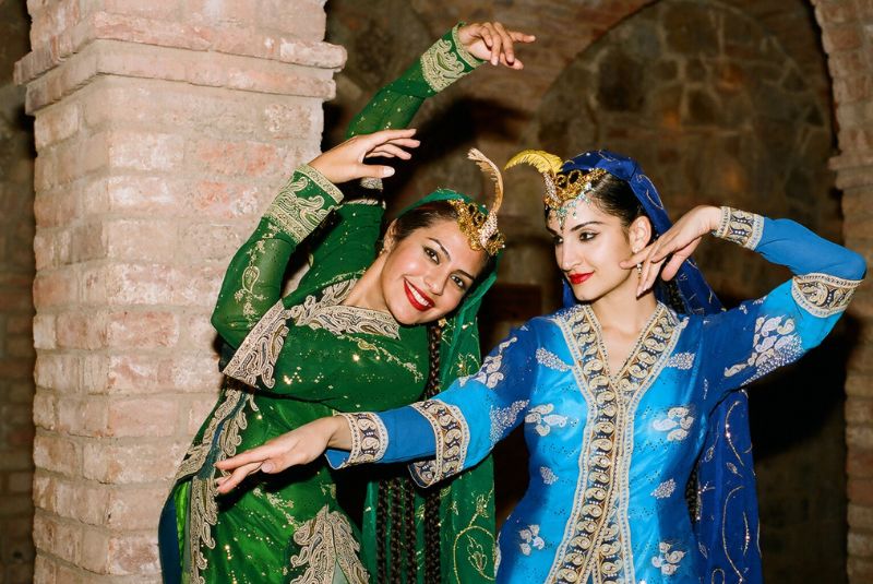 Traditional Clothing of Iran: Unveiling the Threads of Elegance -  EavarTravel