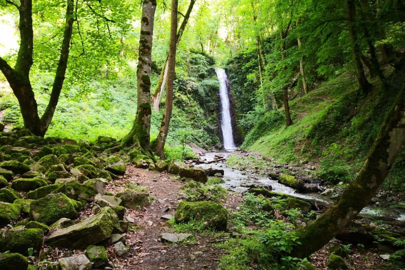 Daryaban Waterfall