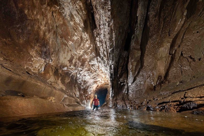 The Geography and Geology of Parau Cave
