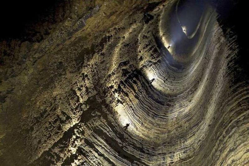 Challenges of Caving in Parau Cave