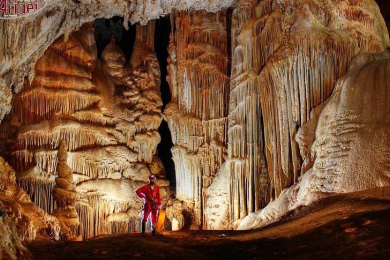 History of Exploration at Parau Cave