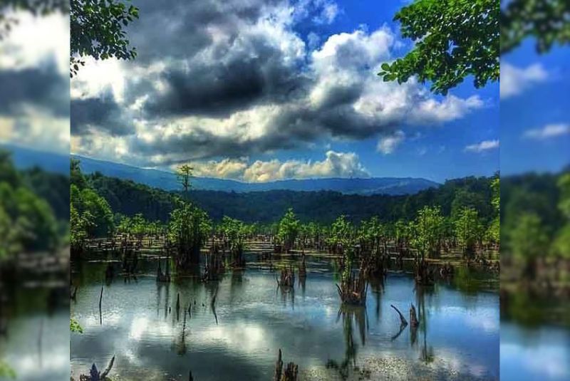 The Enigmatic Atmosphere of Mamraz Lake