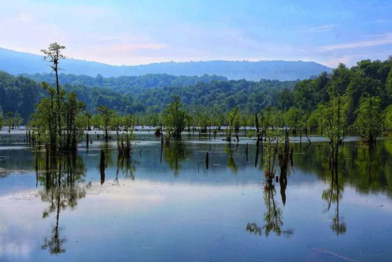 The Enigmatic Atmosphere of Mamraz Lake