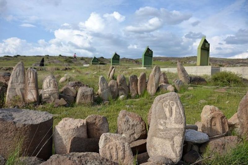 Shahr Yeri Cemetery Location and Accessibility