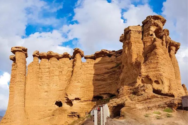 Behestan Castle Architecture