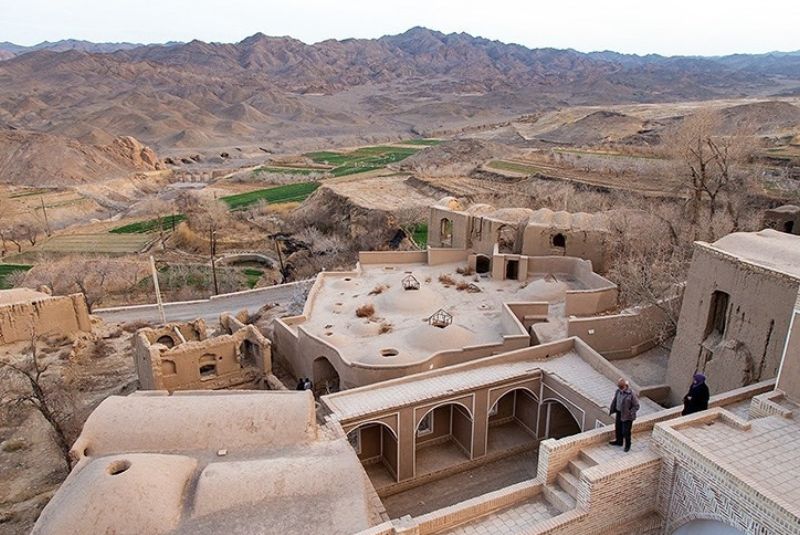 The Structure of Kharanaq Castle Homes