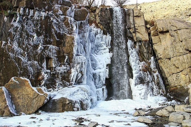 Ganjnameh Waterfall