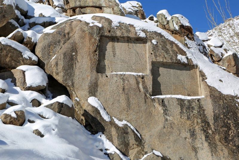 The Ganjnameh Inscriptions